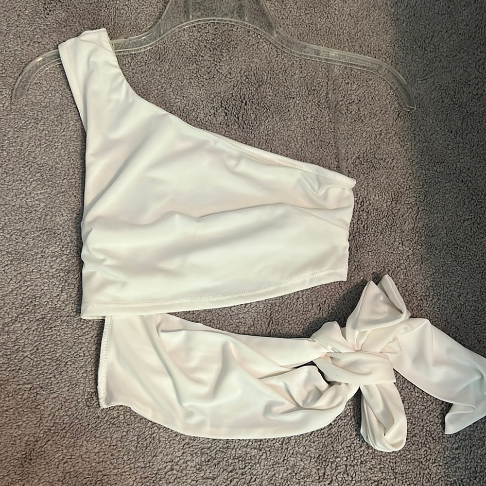 White one shoulder crop top